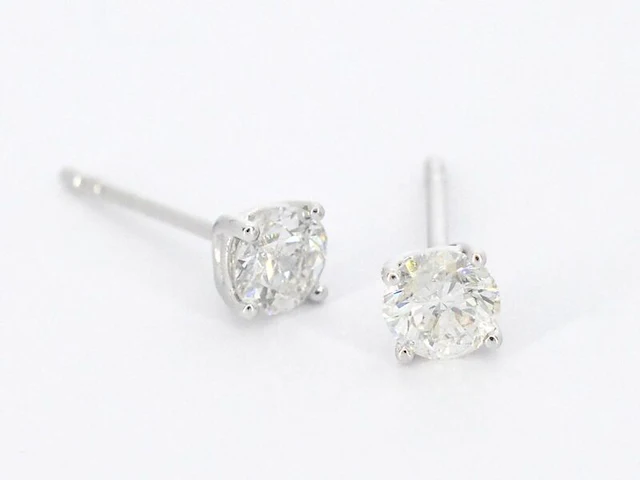 Witgouden solitair oorbellen met diamanten - afbeelding 1 van  9