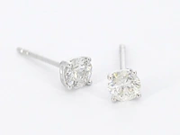 Witgouden solitair oorbellen met diamanten
