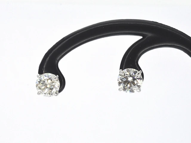 Witgouden solitair oorbellen van zeer hoge kwaliteit 4.00 carat totaal met hrd certificaten - afbeelding 10 van  15