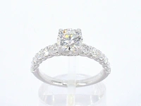 Witgouden solitair ring met 1.00 carat briljant geslepen middensteen en briljant diamanten - afbeelding 2 van  9
