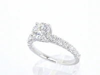 Witgouden solitair ring met 1.00 carat briljant geslepen middensteen en briljant diamanten - afbeelding 3 van  9