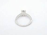 Witgouden solitair ring met 1.00 carat briljant geslepen middensteen en briljant diamanten - afbeelding 8 van  9