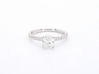 Witgouden solitair ring met 1.00 carat ovaal geslepen diamant en briljant geslepen diamanten - afbeelding 6 van  10