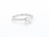 Witgouden solitair ring met 1.00 carat ovaal geslepen diamant en briljant geslepen diamanten - afbeelding 8 van  10