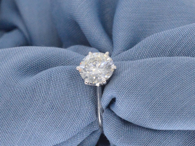 Witgouden solitair ring met 2.00 carat briljant geslepen diamant - afbeelding 3 van  11