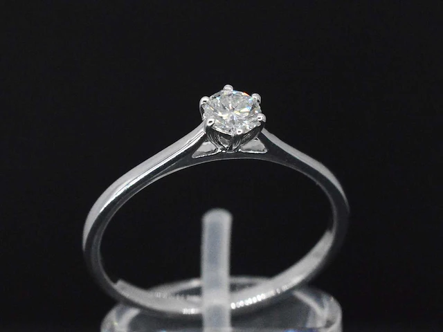 Witgouden solitair ring met een briljant geslepen diamant van 0.24 carat - afbeelding 4 van  9
