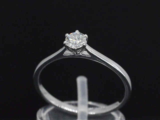 Witgouden solitair ring met een briljant geslepen diamant van 0.24 carat - afbeelding 5 van  9