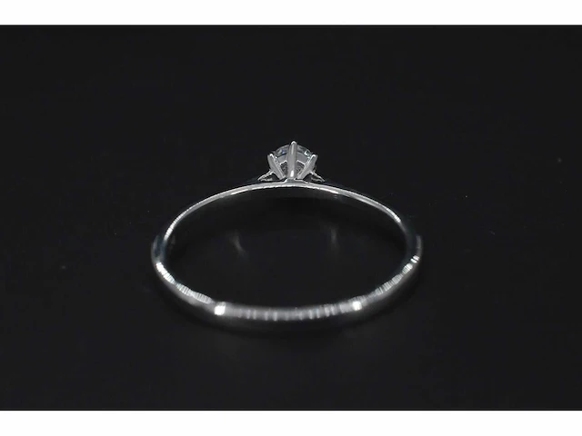Witgouden solitair ring met een briljant geslepen diamant van 0.24 carat - afbeelding 6 van  9