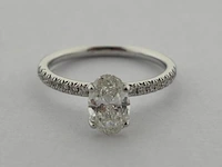 Witgouden solitair ring met ovaal geslepen diamant en briljant diamanten ( igi gecertificeerd ) - afbeelding 1 van  10