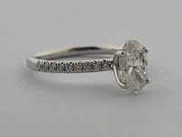 Witgouden solitair ring met ovaal geslepen diamant en briljant diamanten ( igi gecertificeerd ) - afbeelding 6 van  10