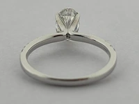 Witgouden solitair ring met ovaal geslepen diamant en briljant diamanten ( igi gecertificeerd ) - afbeelding 8 van  10