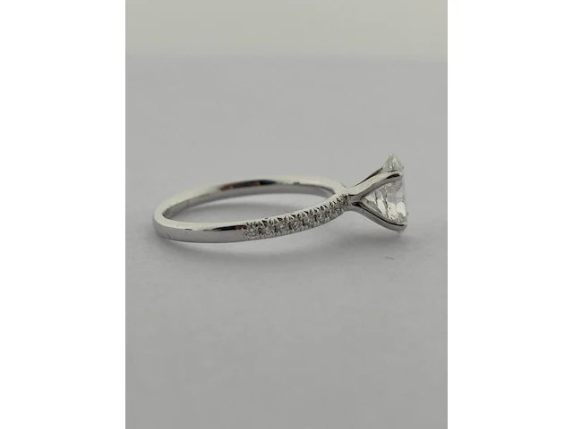 Witgouden solitair ring met ovaal geslepen diamant en briljant diamanten ( igi gecertificeerd ) - afbeelding 8 van  11