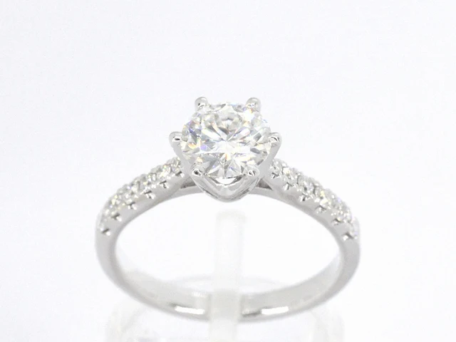 Witgouden solitair ring met totaal 1.35 carat natuurlijke diamanten met hrd certificaat - afbeelding 1 van  9