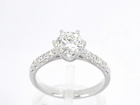 Witgouden solitair ring met totaal 1.35 carat natuurlijke diamanten met hrd certificaat - afbeelding 1 van  9