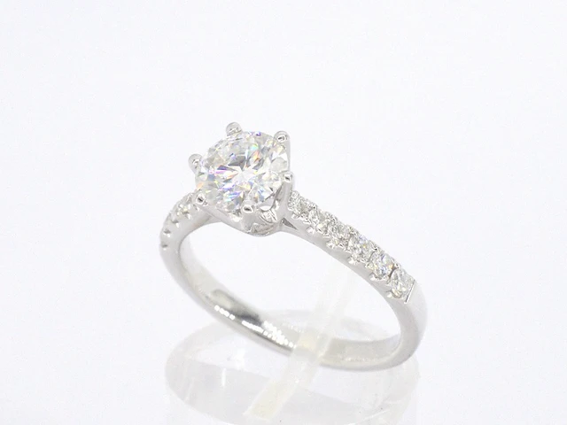 Witgouden solitair ring met totaal 1.35 carat natuurlijke diamanten met hrd certificaat - afbeelding 3 van  9