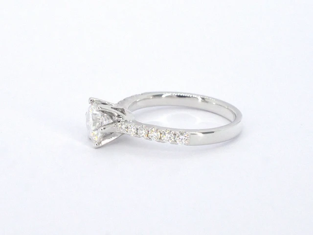 Witgouden solitair ring met totaal 1.35 carat natuurlijke diamanten met hrd certificaat - afbeelding 4 van  9