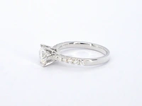 Witgouden solitair ring met totaal 1.35 carat natuurlijke diamanten met hrd certificaat - afbeelding 4 van  9