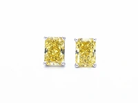 Witgouden solitaire oorbellen met gele kussenvorm geslepen diamanten van totaal 4.21 carat - afbeelding 9 van  12