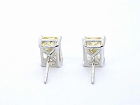 Witgouden solitaire oorbellen met gele kussenvorm geslepen diamanten van totaal 4.21 carat - afbeelding 11 van  12
