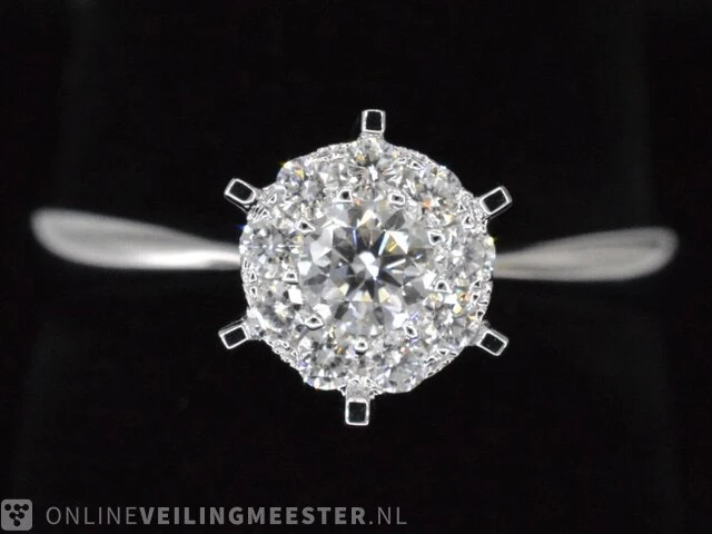 Witgouden solitaire ring met diamanten - afbeelding 6 van  7