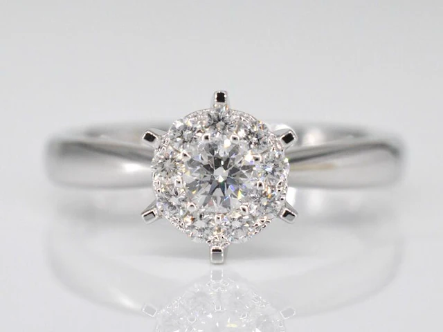Witgouden solitaire ring met diamanten - afbeelding 1 van  5