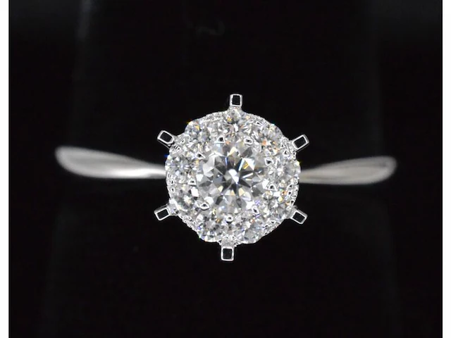 Witgouden solitaire ring met diamanten - afbeelding 3 van  5