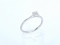 Witgouden solitaire ring met een briljant geslepen diamant - afbeelding 4 van  10