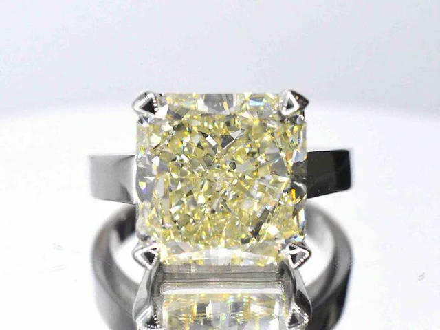 Witgouden solitaire ring met een diamant van 10.03 carat - afbeelding 1 van  8
