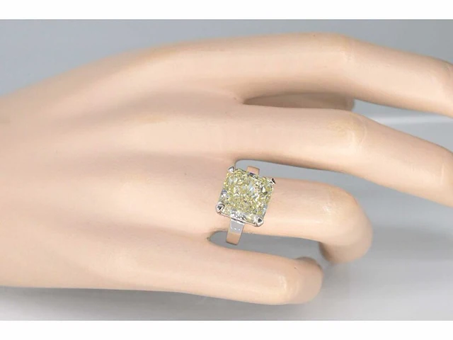 Witgouden solitaire ring met een diamant van 10.03 carat - afbeelding 2 van  8
