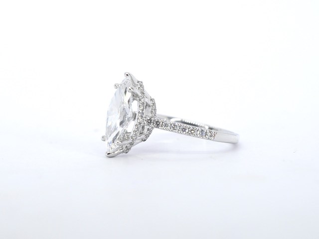 Witgouden solitaire ring met een marquise diamant van 2.00 carat met hidden halo - afbeelding 7 van  12