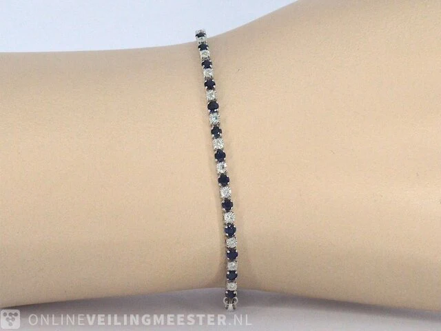 Witgouden tennis armband met diamanten en saffieren - afbeelding 2 van  8