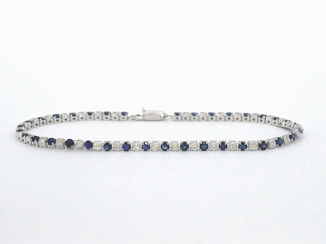 Witgouden tennis armband met diamanten en saffieren - afbeelding 1 van  10