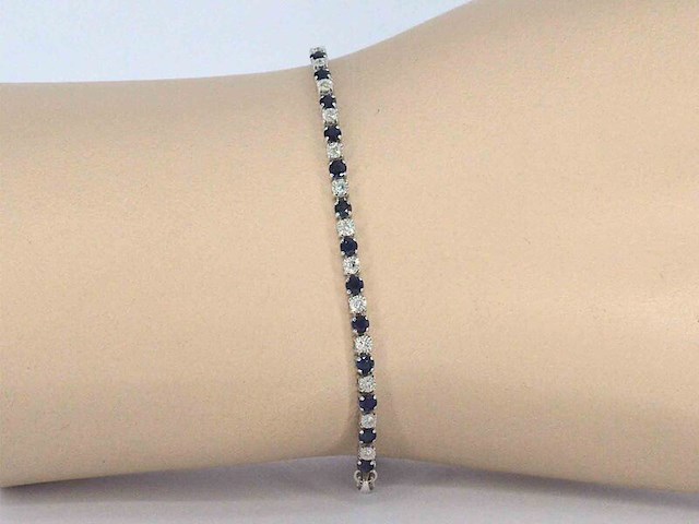 Witgouden tennis armband met diamanten en saffieren - afbeelding 3 van  10