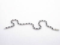 Witgouden tennis armband met diamanten en saffieren - afbeelding 8 van  10