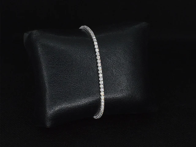 Witgouden tennisarmband met 2.53 carat briljant geslepen diamanten - afbeelding 4 van  9