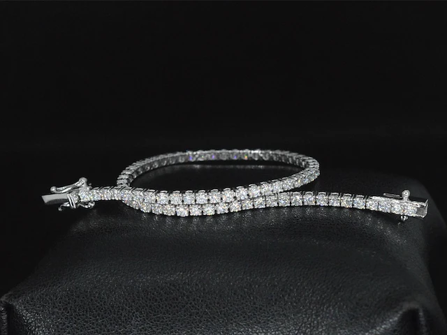 Witgouden tennisarmband met 3.61 carat briljant geslepen diamanten - afbeelding 1 van  8