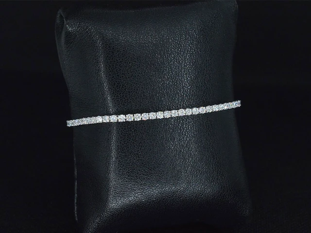 Witgouden tennisarmband met 3.61 carat briljant geslepen diamanten - afbeelding 4 van  8