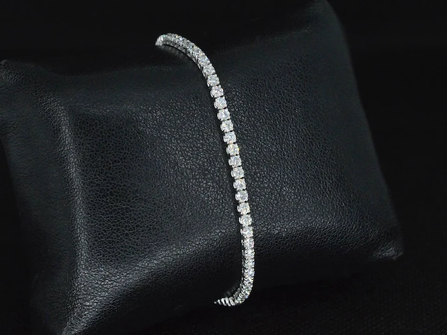 Witgouden tennisarmband met 3.61 carat briljant geslepen diamanten - afbeelding 5 van  8