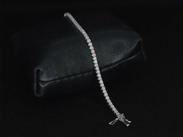 Witgouden tennisarmband met 3.61 carat briljant geslepen diamanten - afbeelding 7 van  8