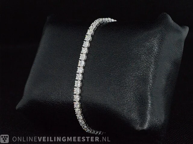 Witgouden tennisarmband met 5.13 carat briljant geslepen diamanten - afbeelding 9 van  10
