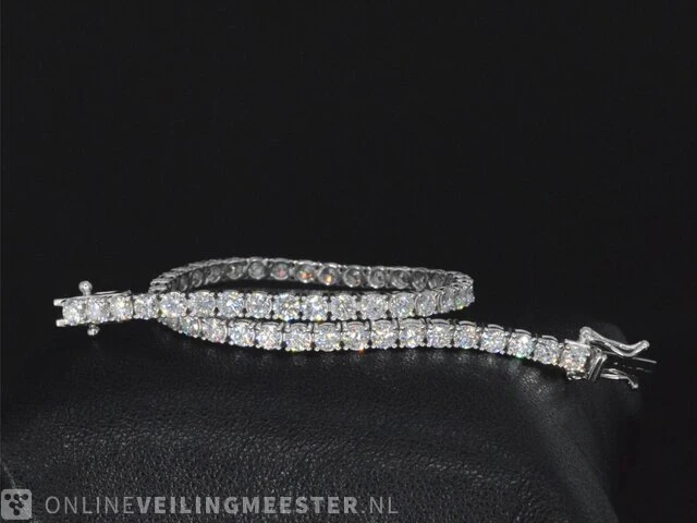 Witgouden tennisarmband met 6.07 carat briljant geslepen diamanten - afbeelding 1 van  11