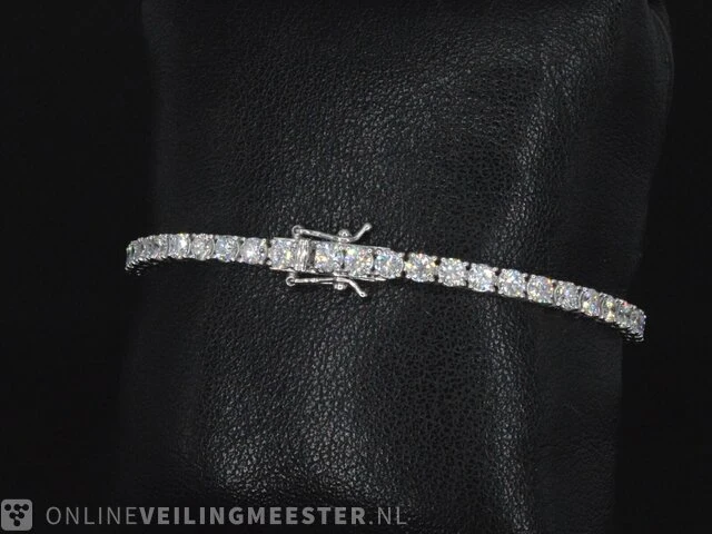 Witgouden tennisarmband met 6.07 carat briljant geslepen diamanten - afbeelding 7 van  11