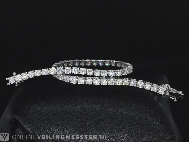 Witgouden tennisarmband met 6.11 carat briljant geslepen diamanten - afbeelding 1 van  9
