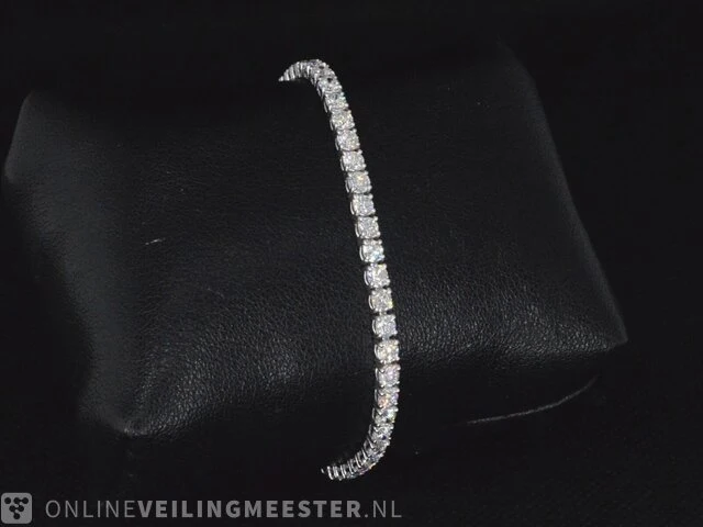 Witgouden tennisarmband met 6.11 carat briljant geslepen diamanten - afbeelding 5 van  9