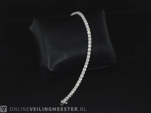 Witgouden tennisarmband met 6.11 carat briljant geslepen diamanten - afbeelding 8 van  9