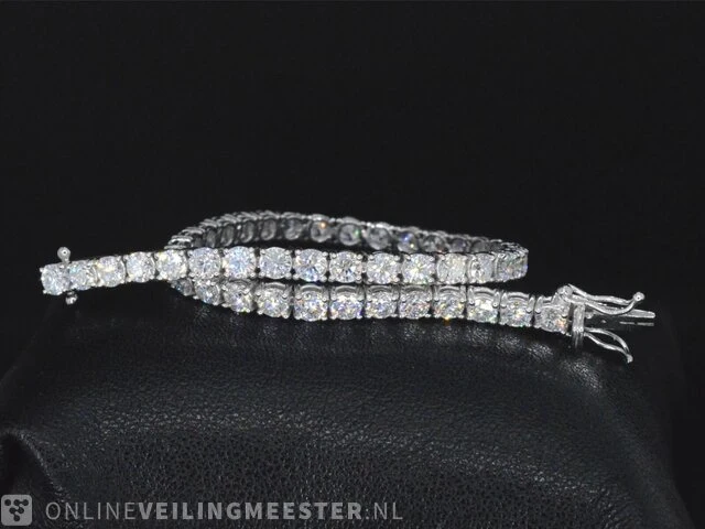 Witgouden tennisarmband met 7.16 carat briljant geslepen diamanten - afbeelding 1 van  9