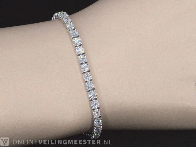 Witgouden tennisarmband met 7.16 carat briljant geslepen diamanten - afbeelding 2 van  9