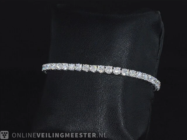 Witgouden tennisarmband met 7.16 carat briljant geslepen diamanten - afbeelding 4 van  9