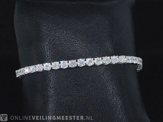 Witgouden tennisarmband met 7.16 carat briljant geslepen diamanten - afbeelding 8 van  9