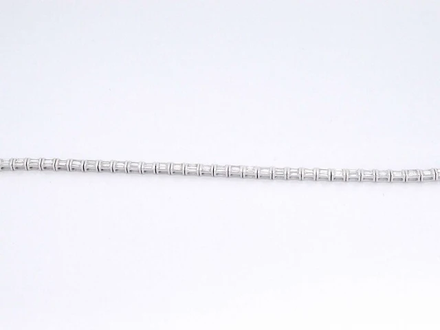 Witgouden tennisarmband met baguette geslepen diamanten 2.40 carat - afbeelding 5 van  8